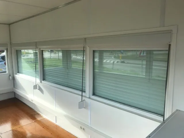 20ft high cube glazed container For Sale - Image 5
