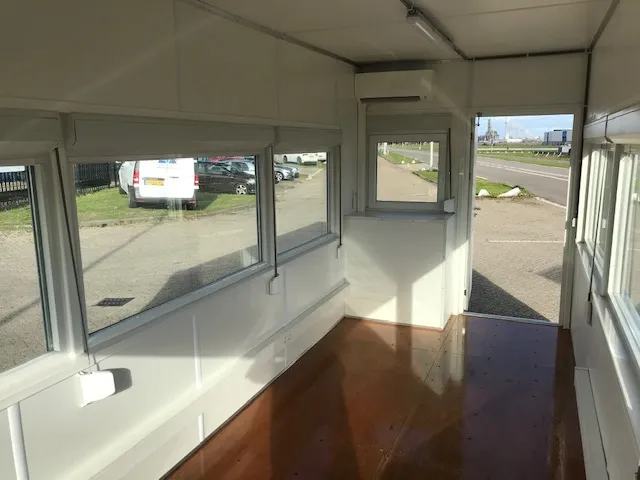 20ft high cube glazed container For Sale - Image 6